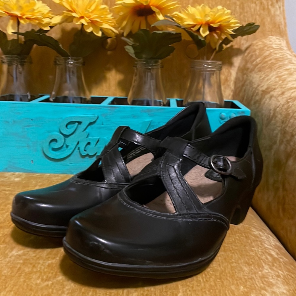 Business casual dressy shoes. They have never been worn.